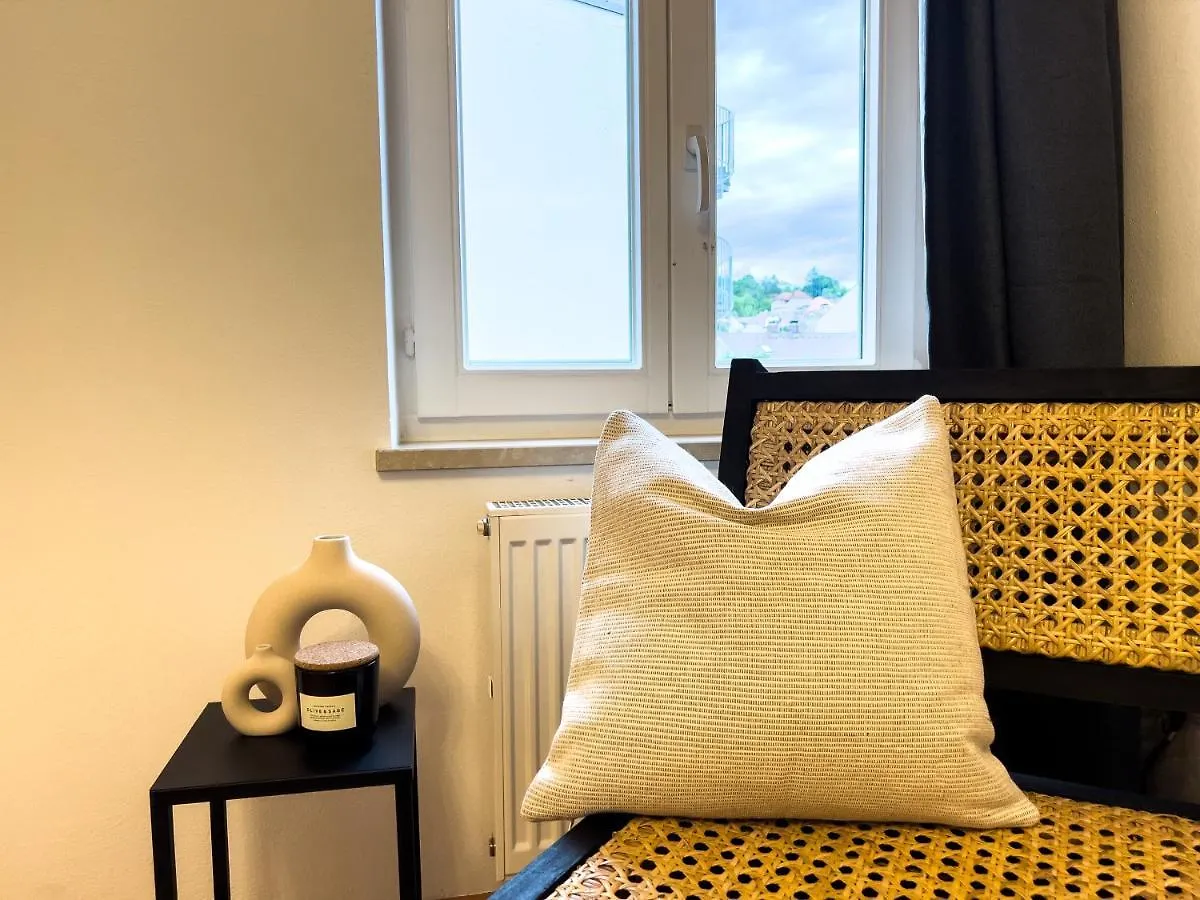 Stylische Zentrale Wohnung Mit Kueche Und Parkplatz In Seitenstraße Deggendorf Apartment
