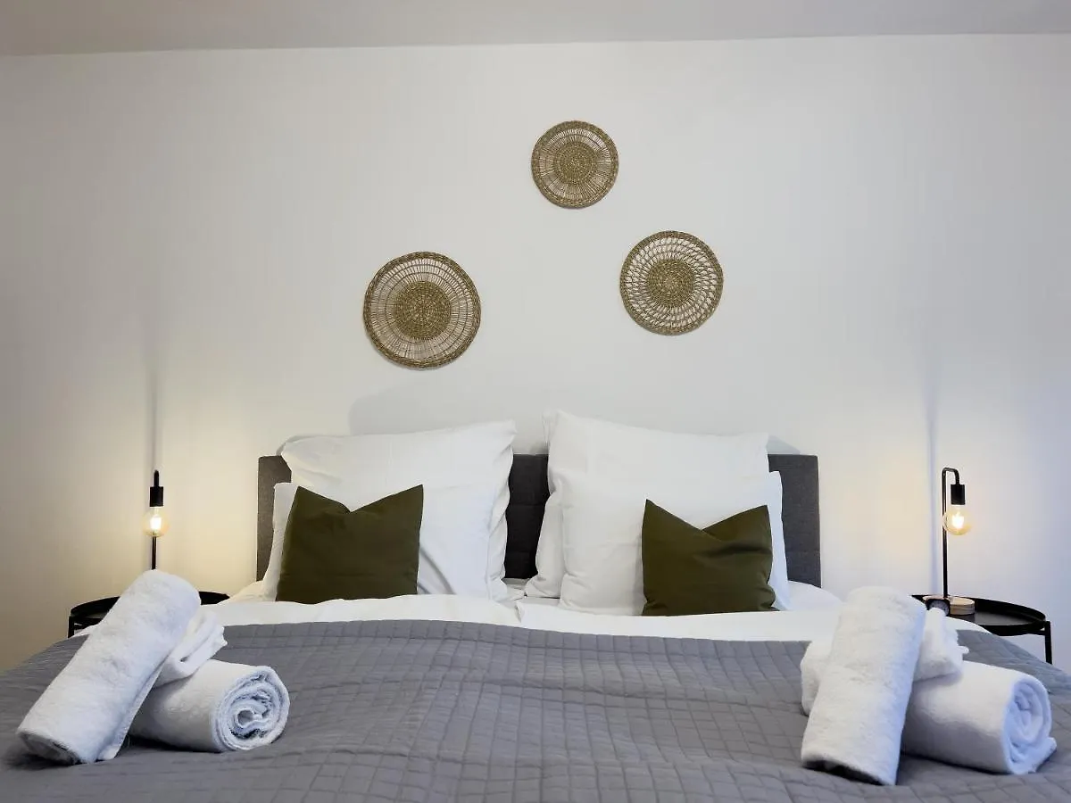 Stylische Zentrale Wohnung Mit Kueche Und Parkplatz In Seitenstraße Deggendorf 0*,  Germany